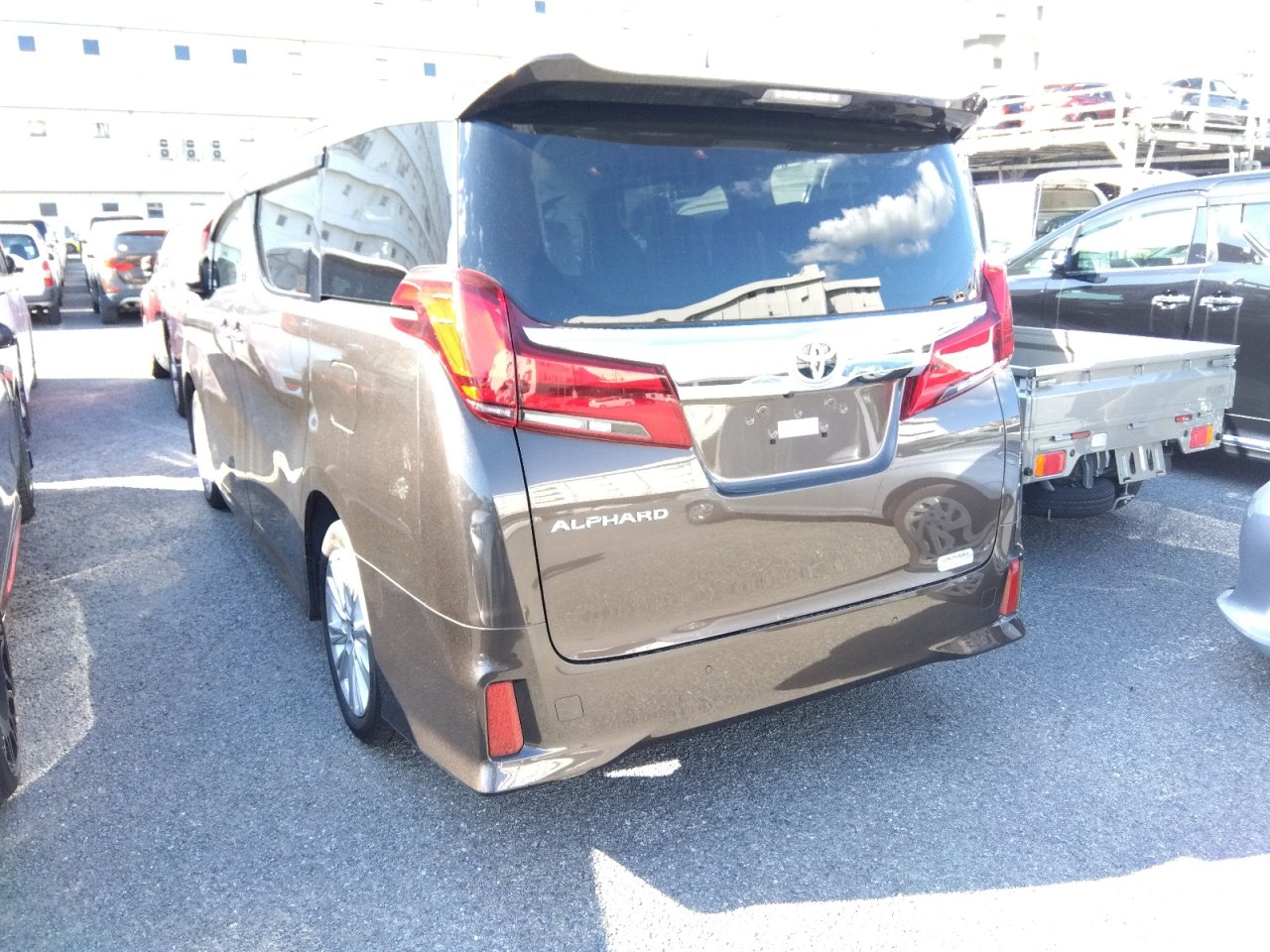 TOYOTA ALPHARD - photo 4 of 32