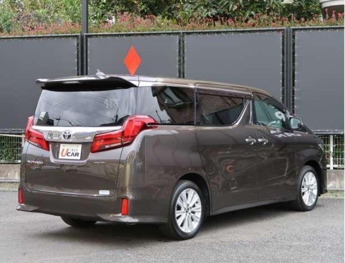 TOYOTA ALPHARD - photo 7 of 32
