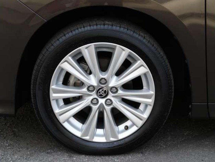TOYOTA ALPHARD - photo 13 of 32