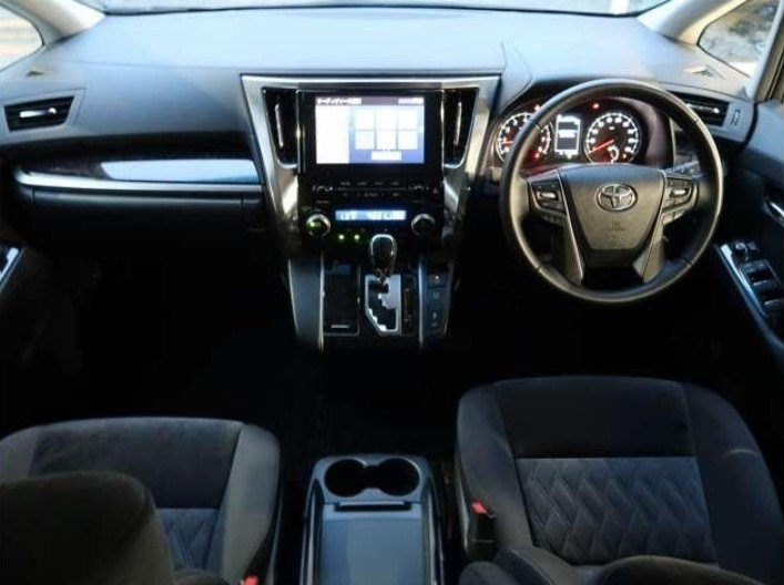 TOYOTA ALPHARD - photo 15 of 32