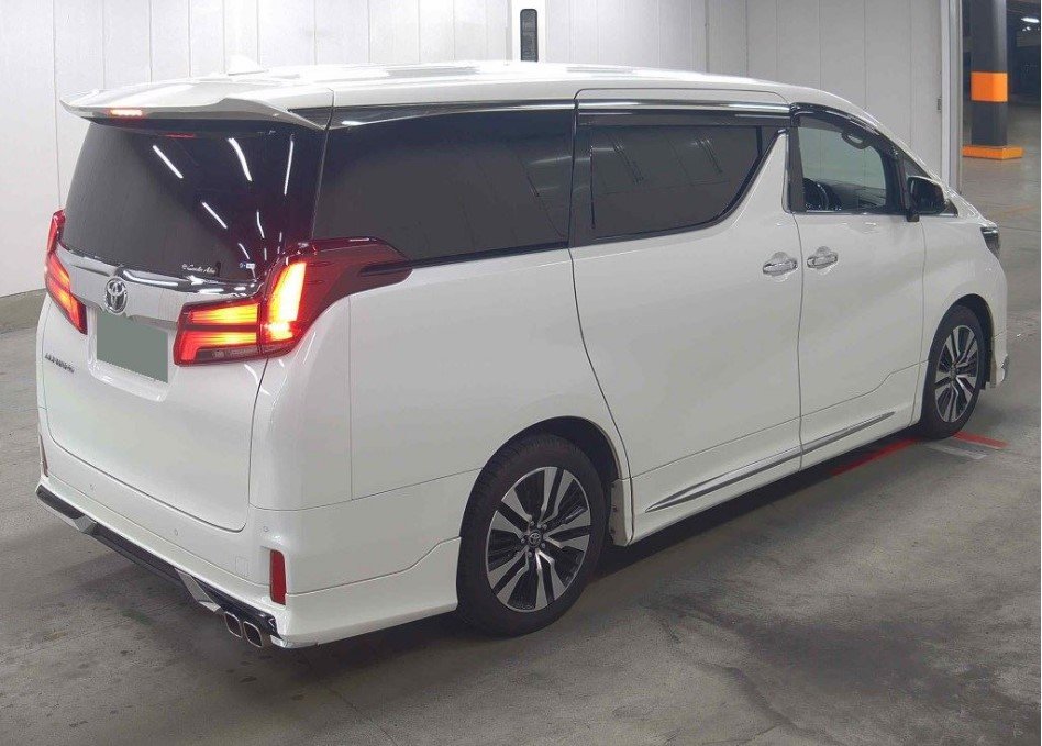 TOYOTA ALPHARD - photo 4 of 6