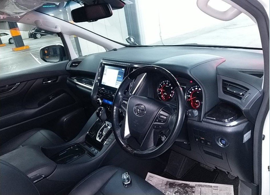 TOYOTA ALPHARD - photo 5 of 6