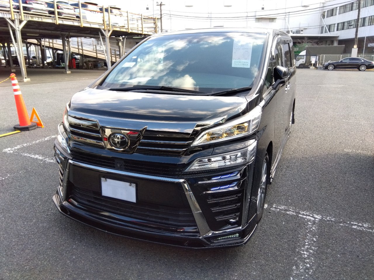 TOYOTA VELLFIRE - photo 2 of 23