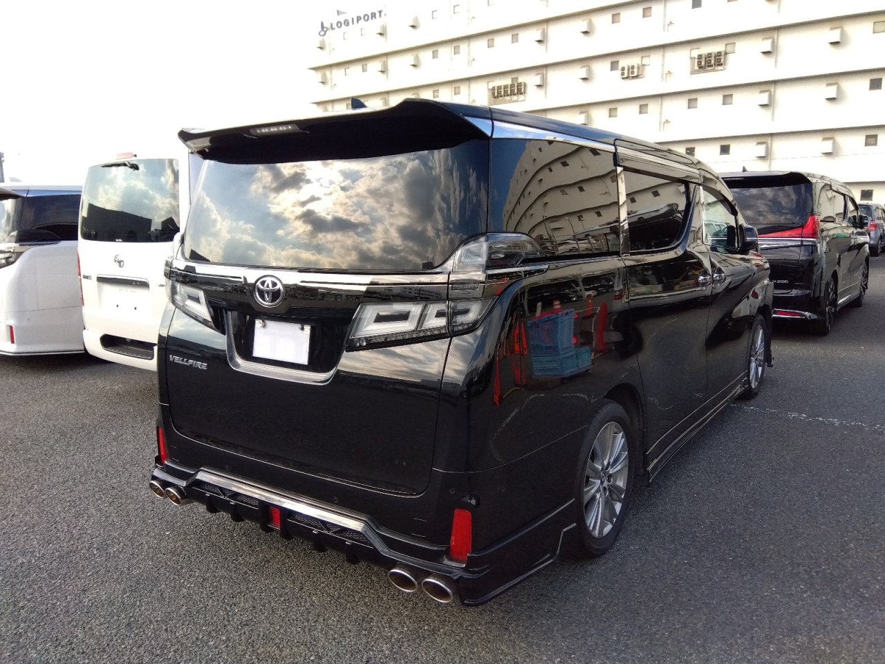 TOYOTA VELLFIRE - photo 3 of 23