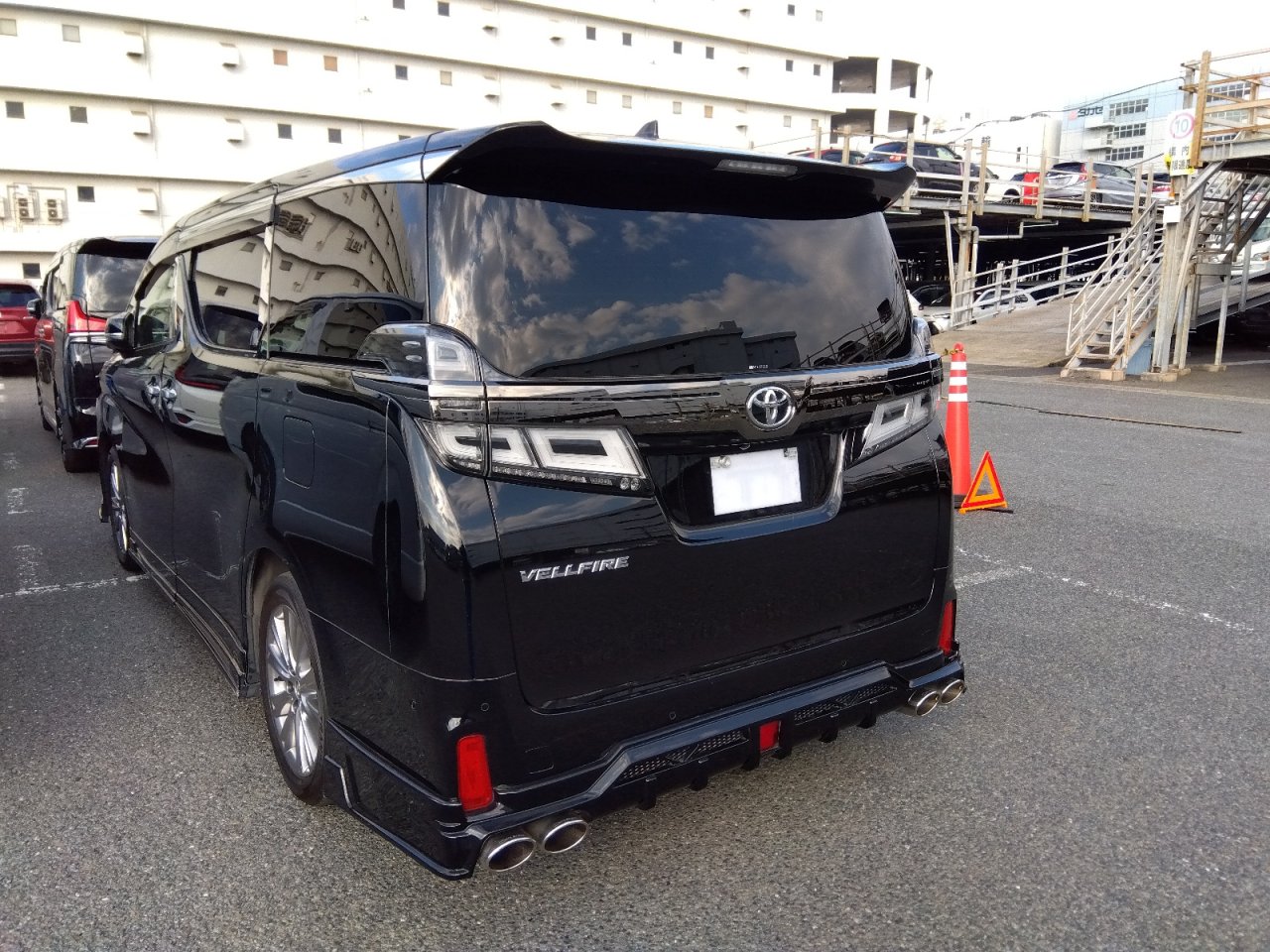 TOYOTA VELLFIRE - photo 4 of 23