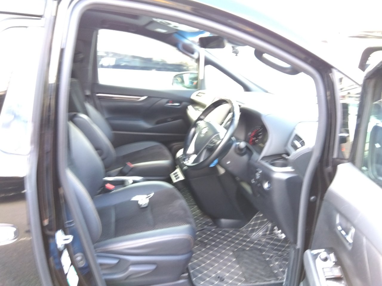 TOYOTA VELLFIRE - photo 15 of 23