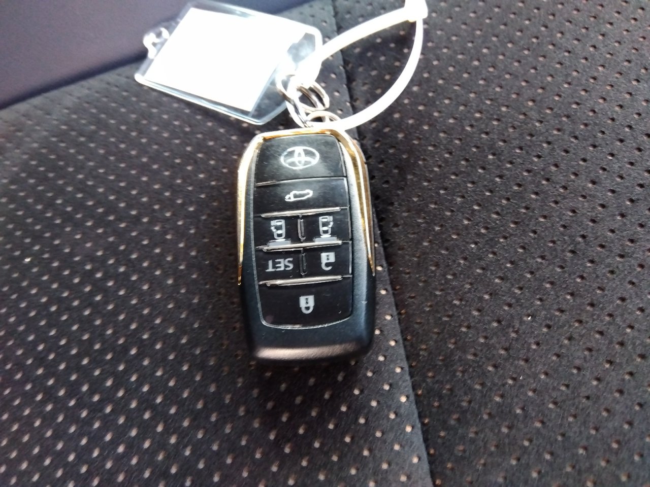 TOYOTA VELLFIRE - photo 16 of 23