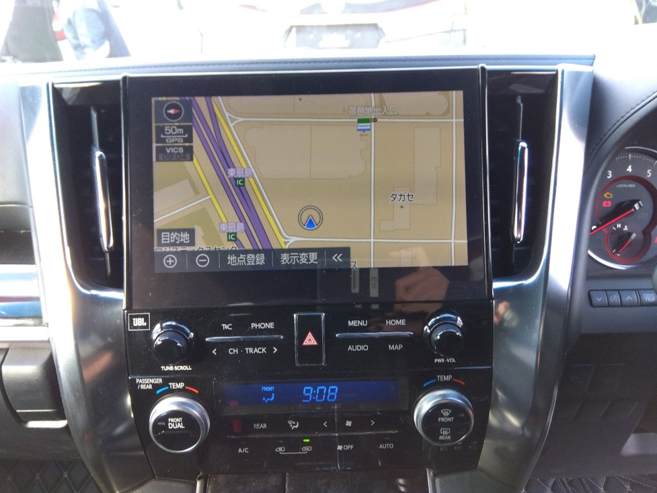TOYOTA VELLFIRE - photo 17 of 23