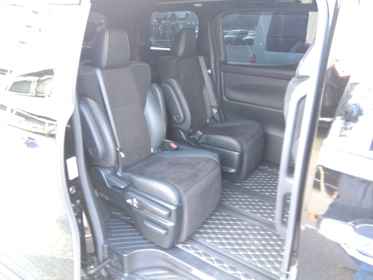 TOYOTA VELLFIRE - photo 20 of 23