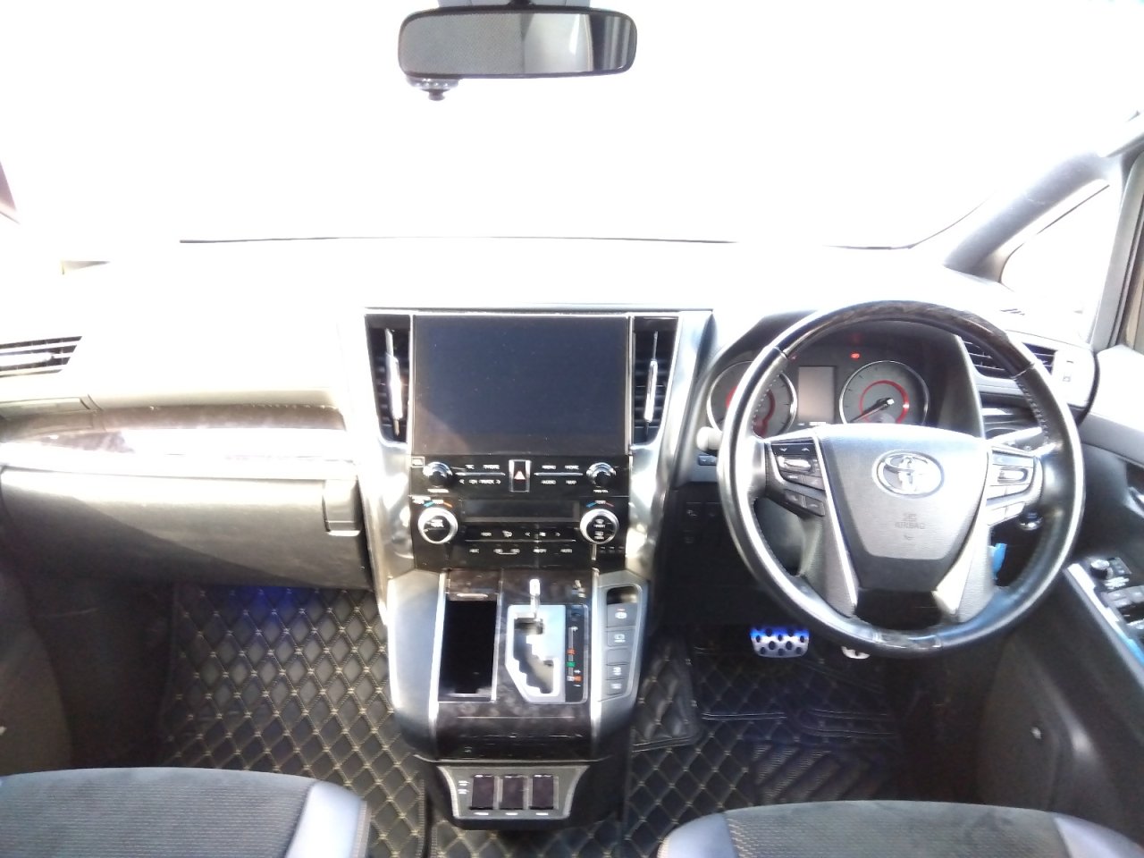 TOYOTA VELLFIRE - photo 21 of 23