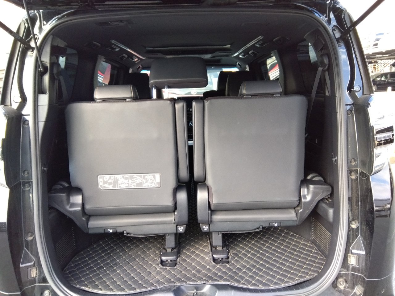 TOYOTA VELLFIRE - photo 22 of 23