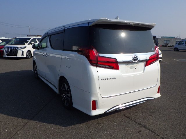 TOYOTA ALPHARD - photo 2 of 15