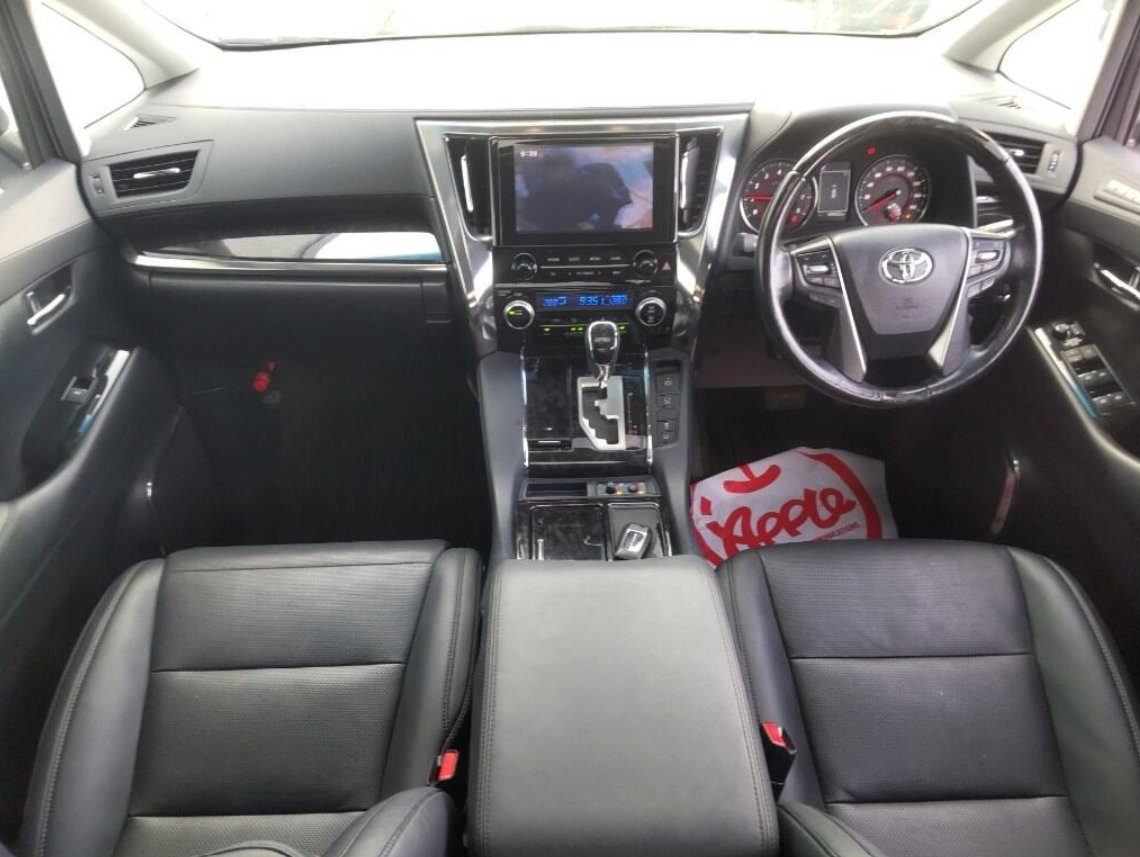 TOYOTA ALPHARD - photo 7 of 15