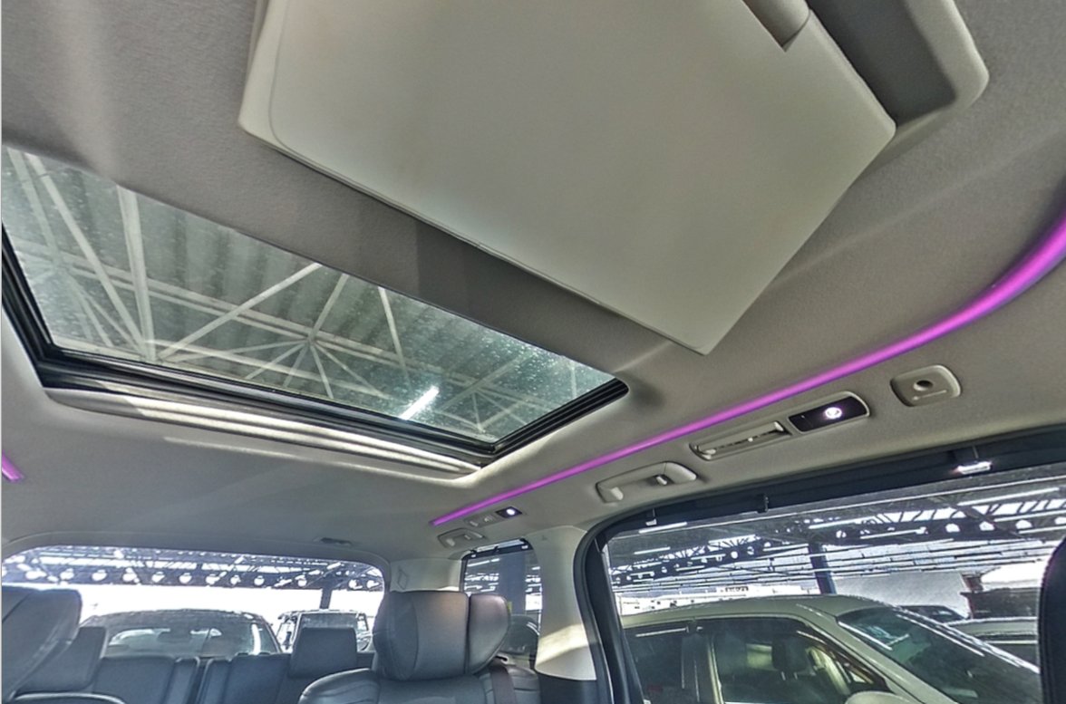 TOYOTA ALPHARD - photo 10 of 15