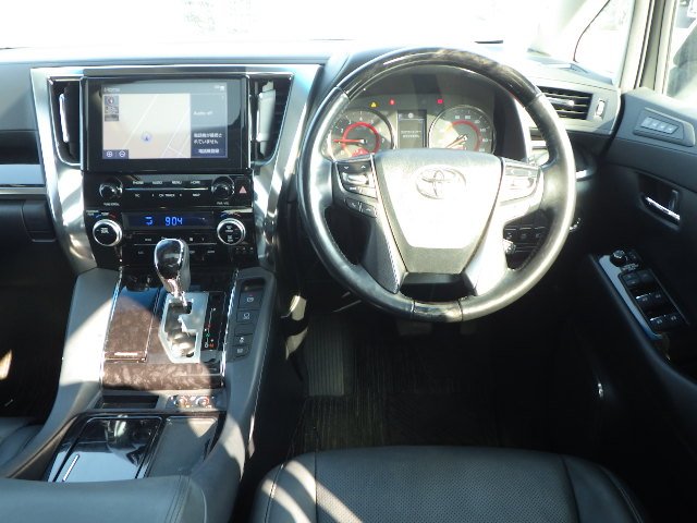 TOYOTA ALPHARD - photo 11 of 15