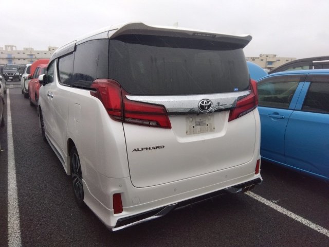 TOYOTA ALPHARD - photo 3 of 22