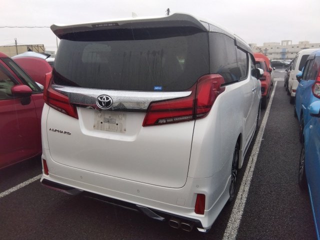 TOYOTA ALPHARD - photo 4 of 22