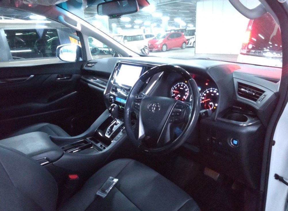 TOYOTA ALPHARD - photo 8 of 22