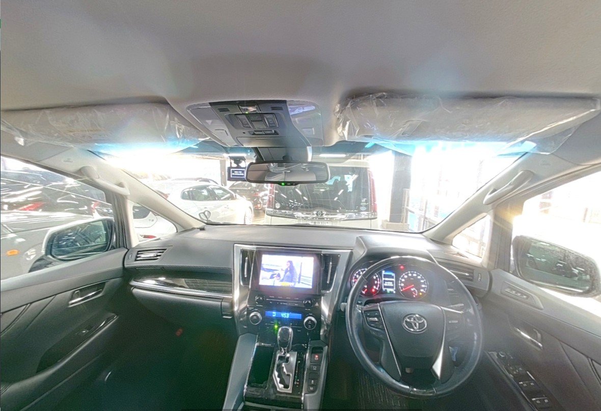 TOYOTA ALPHARD - photo 10 of 22