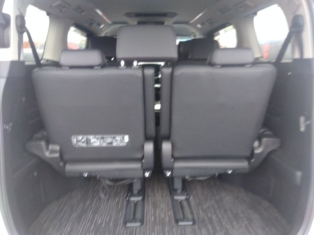 TOYOTA ALPHARD - photo 14 of 22