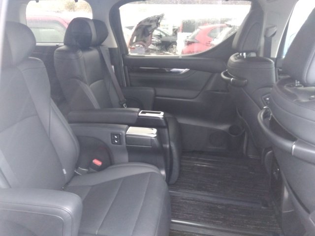 TOYOTA ALPHARD - photo 16 of 22