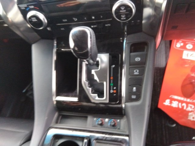 TOYOTA ALPHARD - photo 21 of 22