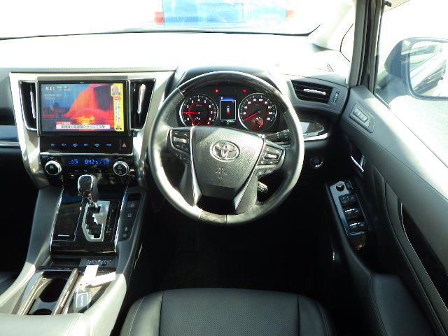 TOYOTA VELLFIRE - photo 5 of 9