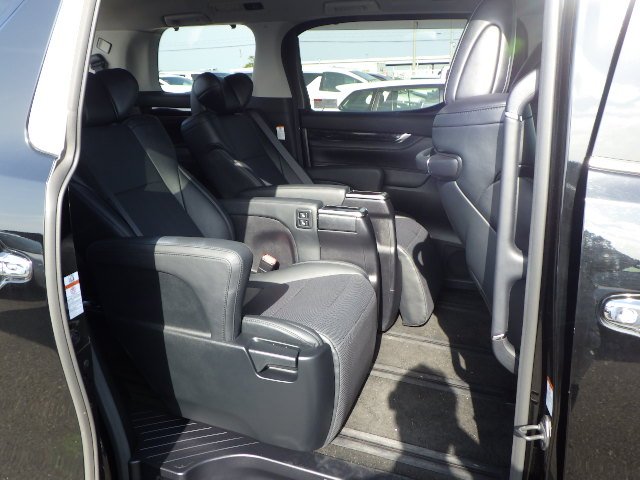 TOYOTA VELLFIRE - photo 7 of 9