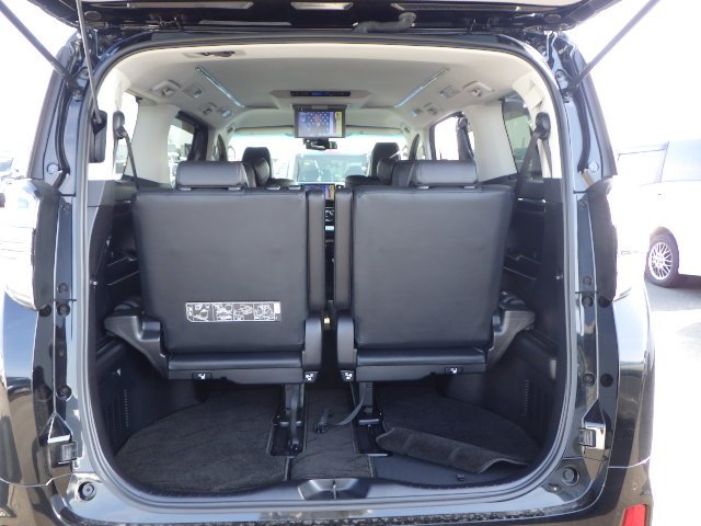TOYOTA VELLFIRE - photo 8 of 9