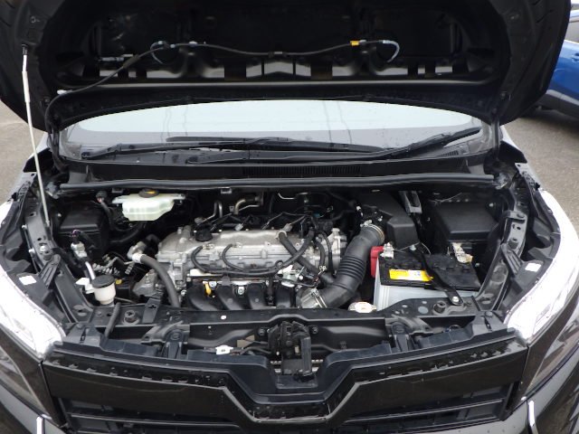 TOYOTA VOXY - photo 4 of 9