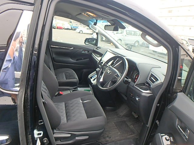 TOYOTA ALPHARD - photo 8 of 16