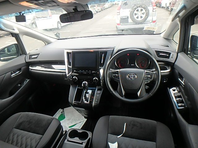 TOYOTA ALPHARD - photo 12 of 16