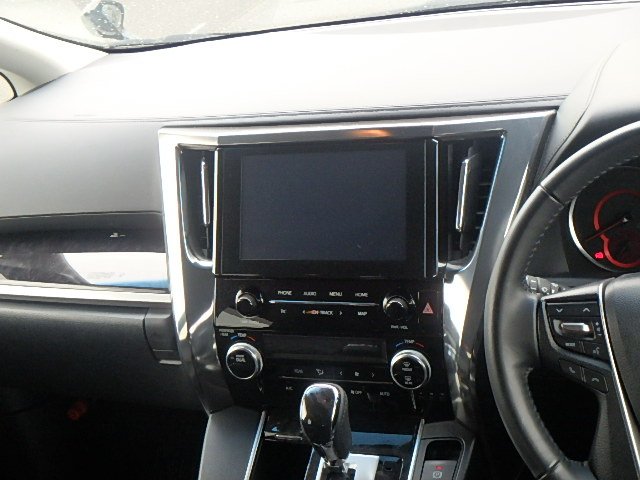 TOYOTA ALPHARD - photo 13 of 16