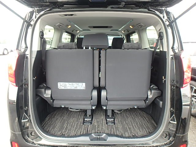 TOYOTA ALPHARD - photo 15 of 16