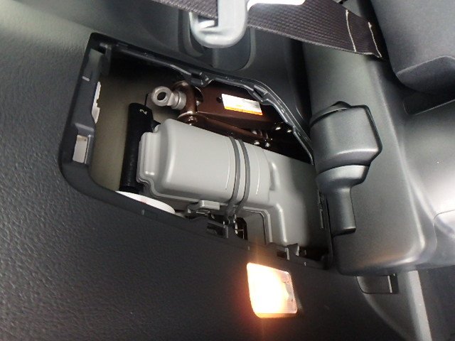 TOYOTA ALPHARD - photo 16 of 16