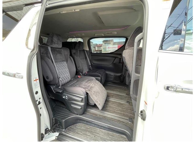 TOYOTA ALPHARD - photo 3 of 14