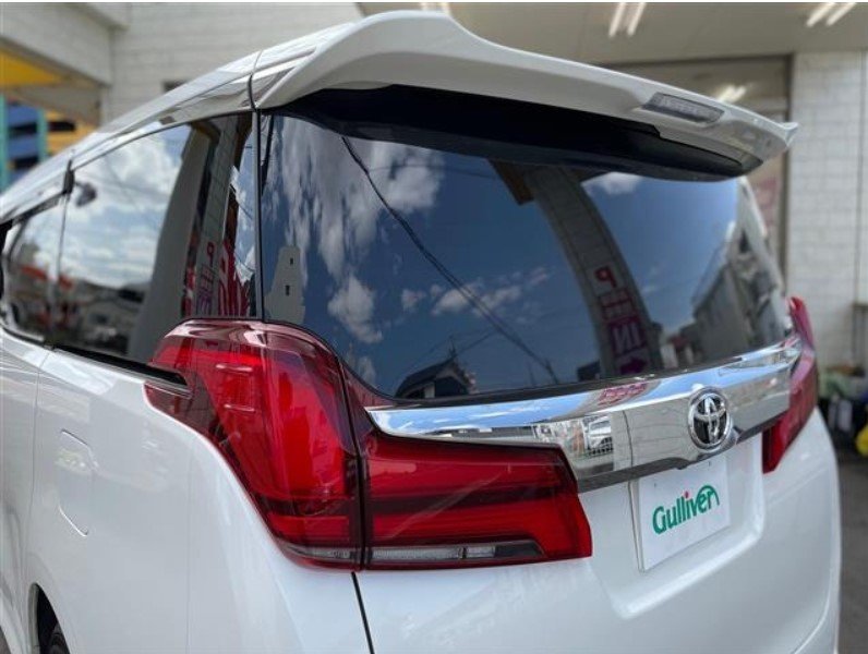 TOYOTA ALPHARD - photo 8 of 14