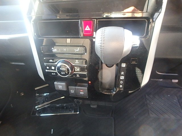 TOYOTA ROOMY CUSTOM - photo 27 of 30