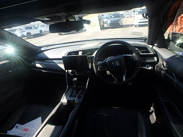 HONDA CIVIC HATCHBACK - photo 37 of 41
