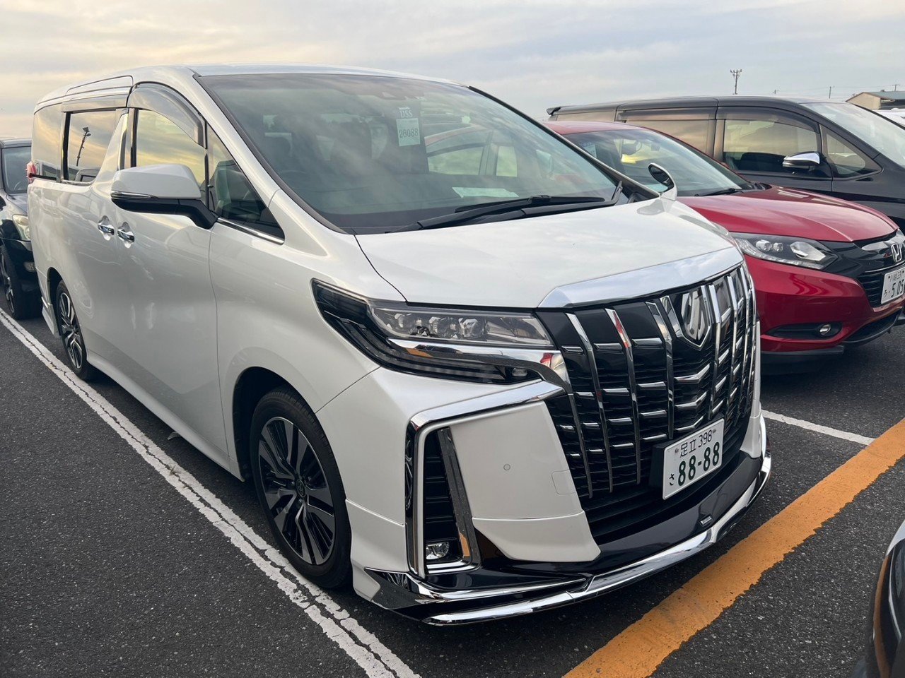 TOYOTA ALPHARD - photo 1 of 17