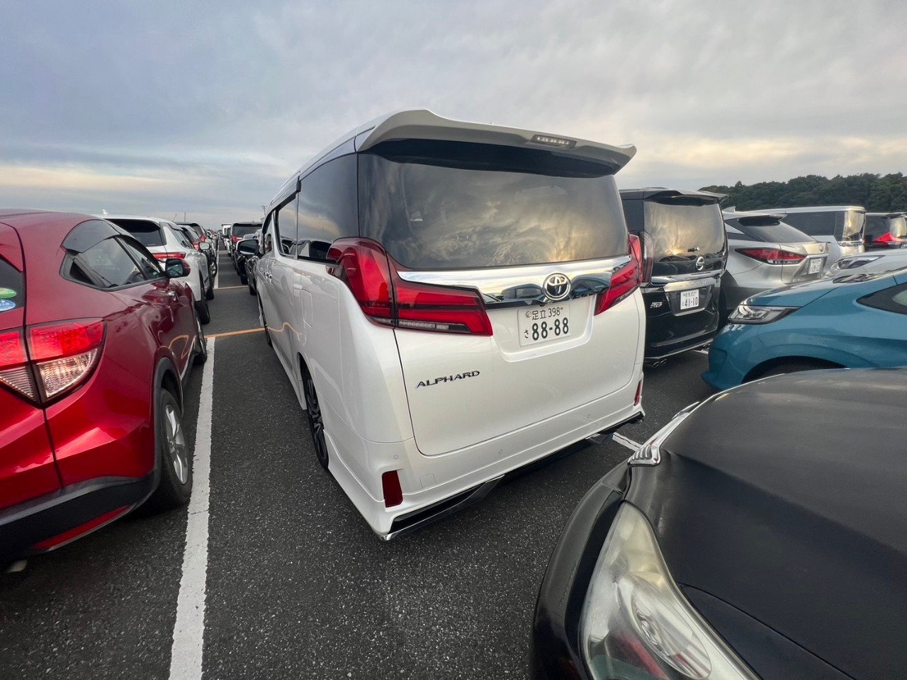 TOYOTA ALPHARD - photo 3 of 17