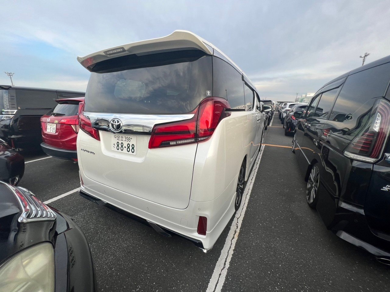 TOYOTA ALPHARD - photo 4 of 17