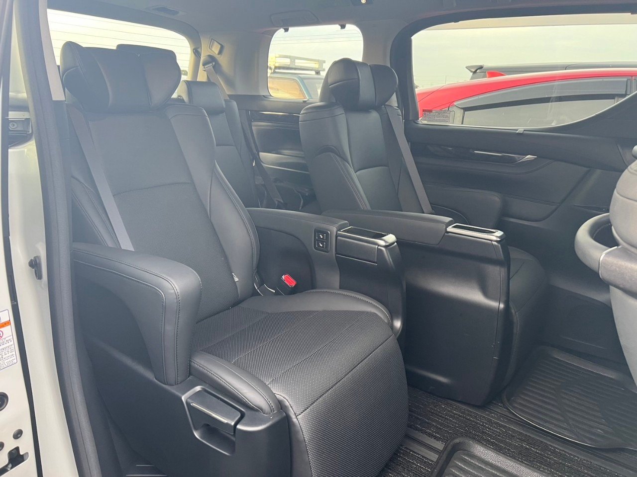 TOYOTA ALPHARD - photo 6 of 17