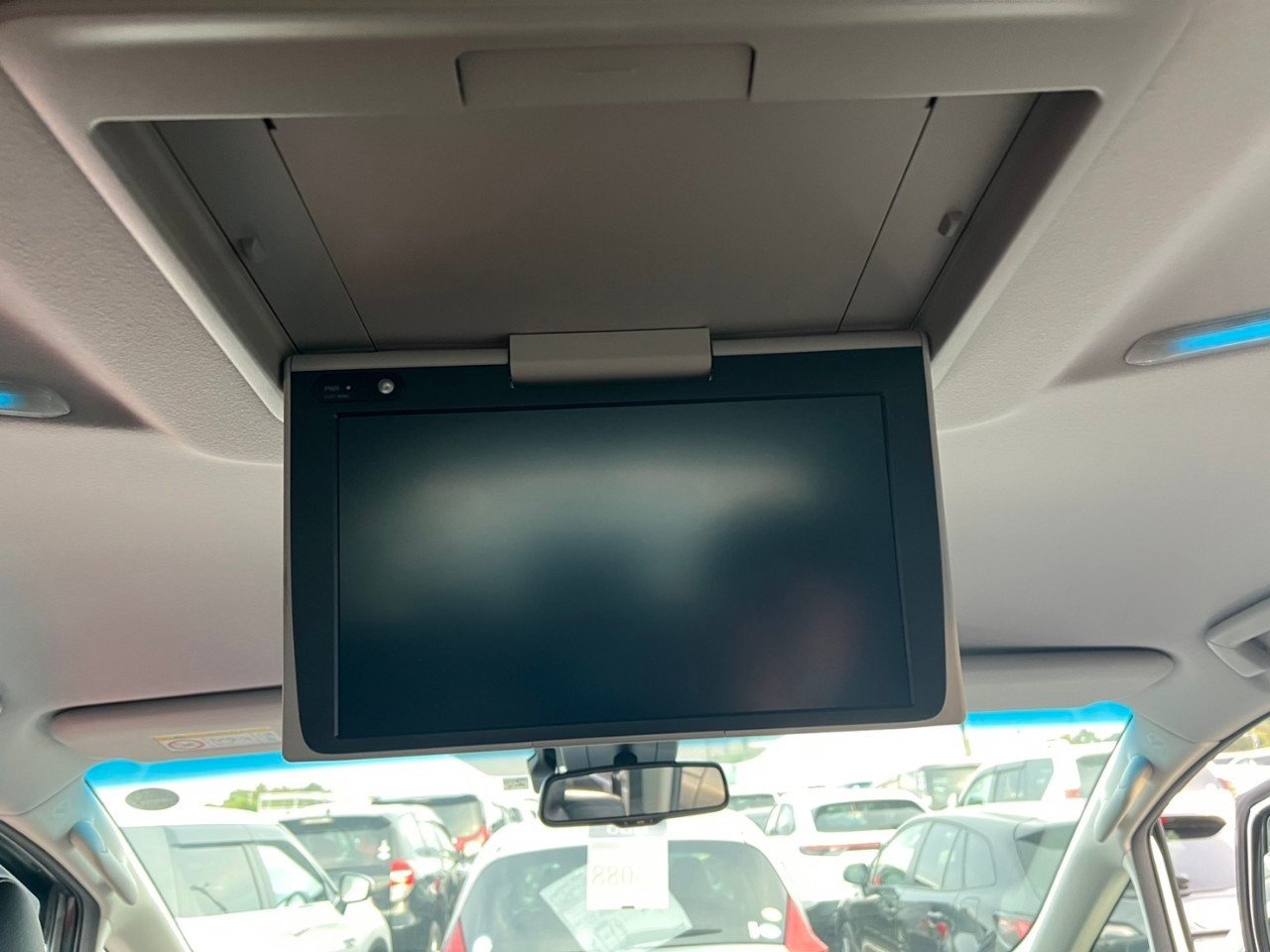 TOYOTA ALPHARD - photo 7 of 17